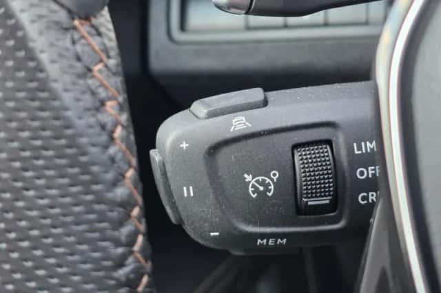 Peugeot 5008 (2023) thumbnail 18