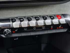 Peugeot 5008 (2023) thumbnail 25