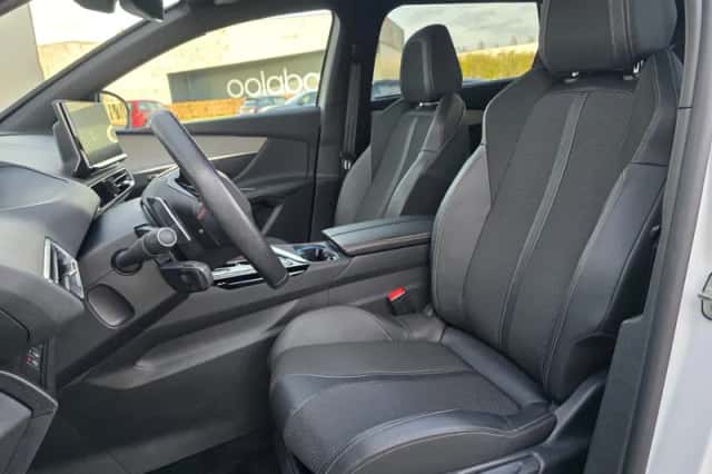 Peugeot 5008 (2023) thumbnail 8
