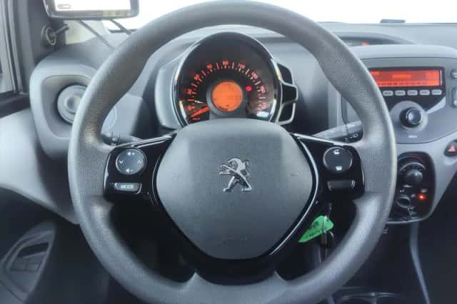 Peugeot 108 (2021) thumbnail 11
