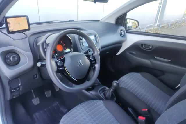 Peugeot 108 (2021) thumbnail 8