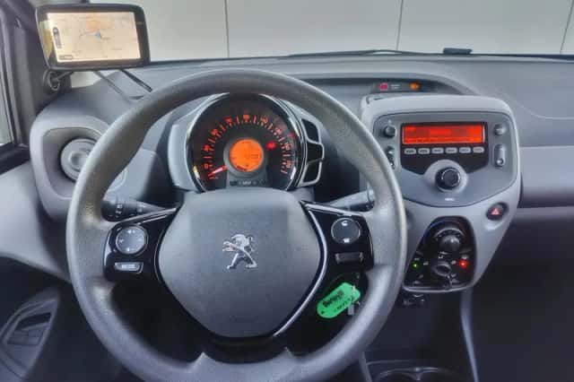 Peugeot 108 (2021) thumbnail 9