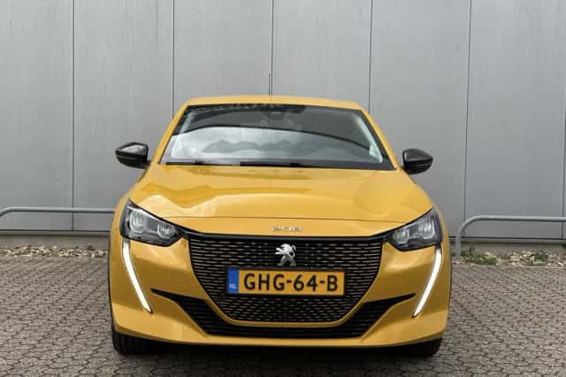 Peugeot e-208 (2023) thumbnail 3