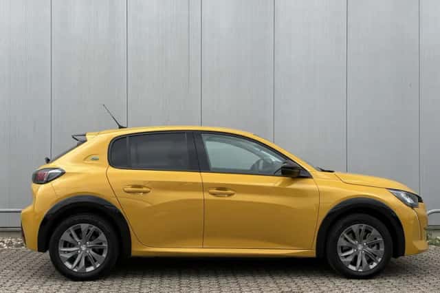 Peugeot e-208 (2023) thumbnail 5