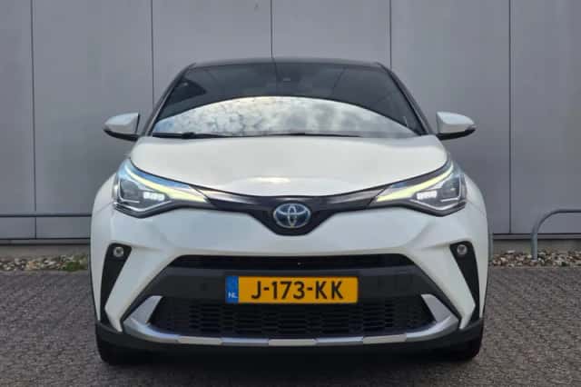 Toyota C-HR (2020) thumbnail 2