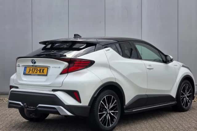Toyota C-HR (2020) thumbnail 6