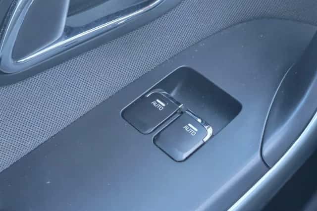 Kia Cee'd (2016) thumbnail 11