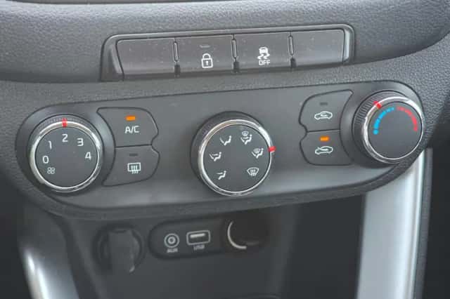 Kia Cee'd (2016) thumbnail 20
