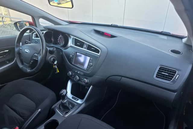 Kia Cee'd (2016) thumbnail 26