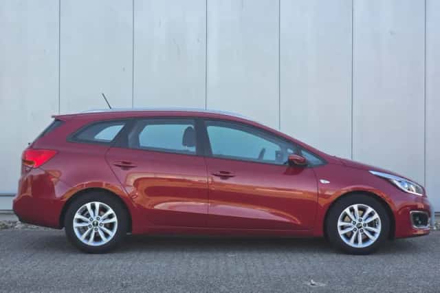 Kia Cee'd (2016) thumbnail 4