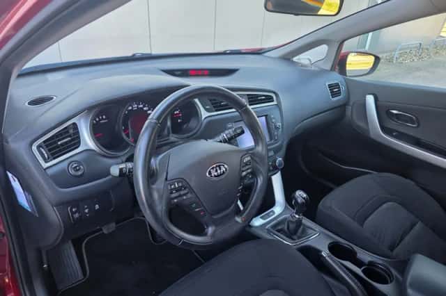 Kia Cee'd (2016) thumbnail 8