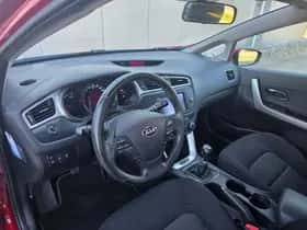 Kia Cee'd (2016) thumbnail 8