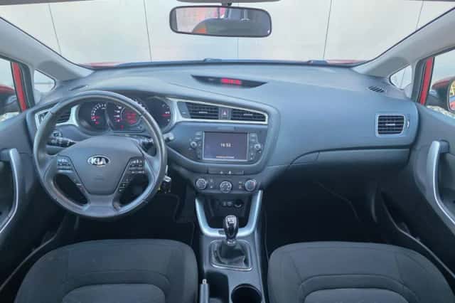 Kia Cee'd (2016) thumbnail 9