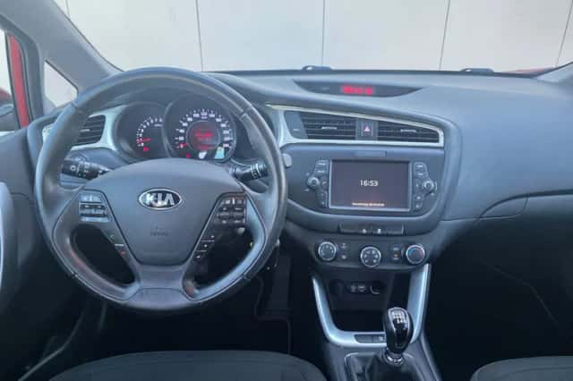 Kia Cee'd (2016) thumbnail 10