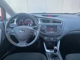 Kia Cee'd (2016) thumbnail 10