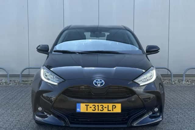 Toyota Yaris (2023) thumbnail 2