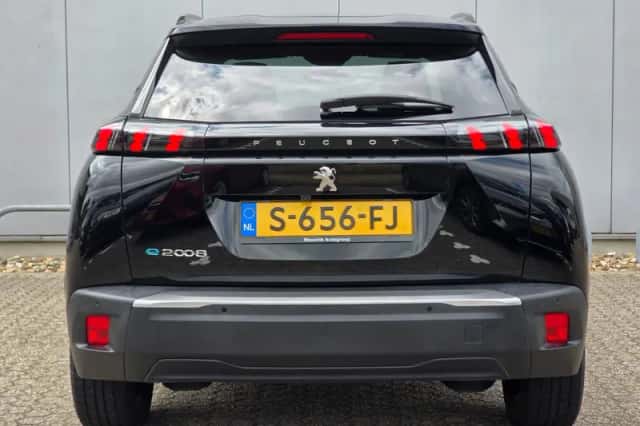 Peugeot e-2008 (2023) thumbnail 5