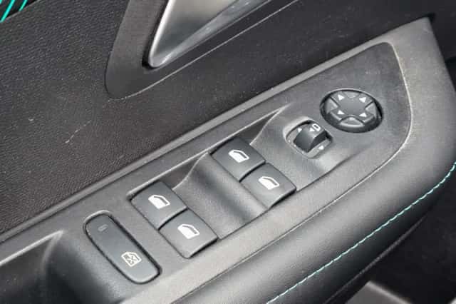 Peugeot 208 (2021) thumbnail 11