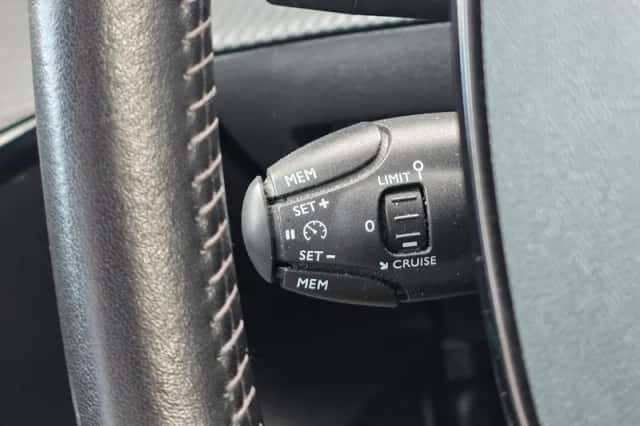 Peugeot 208 (2021) thumbnail 15