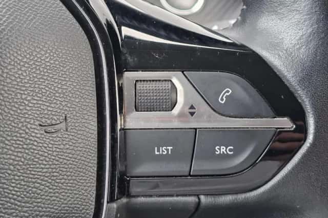 Peugeot 208 (2021) thumbnail 16