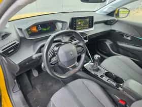 Peugeot 208 (2021) thumbnail 8