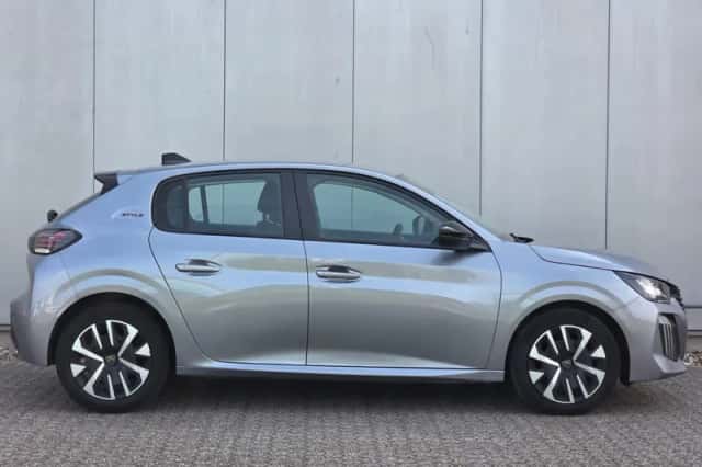Peugeot 208 (2025) thumbnail 4