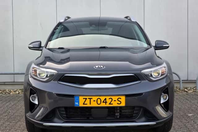 Kia Stonic (2019) thumbnail 2