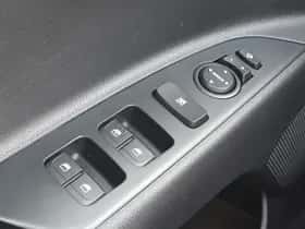 Kia Stonic (2019) thumbnail 11