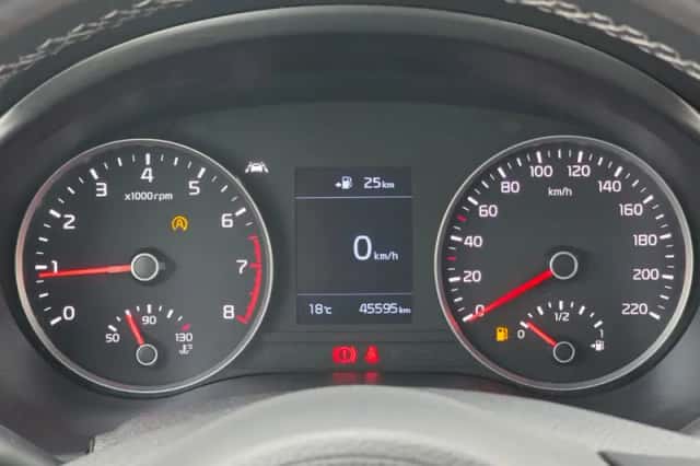 Kia Stonic (2019) thumbnail 12