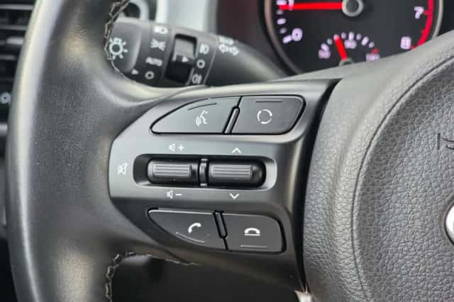 Kia Stonic (2019) thumbnail 13