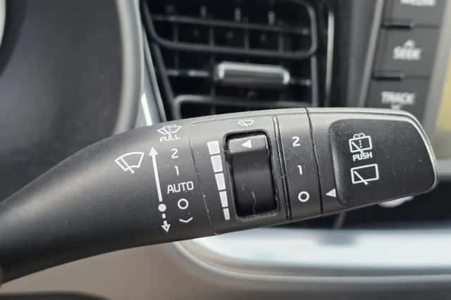 Kia Stonic (2019) thumbnail 16