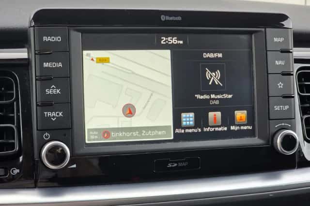 Kia Stonic (2019) thumbnail 17
