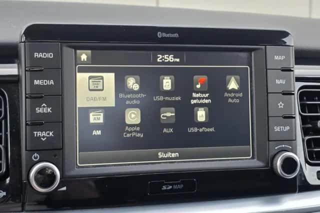 Kia Stonic (2019) thumbnail 18