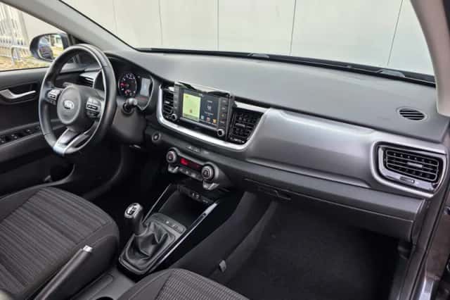 Kia Stonic (2019) thumbnail 27