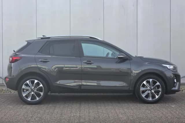 Kia Stonic (2019) thumbnail 4