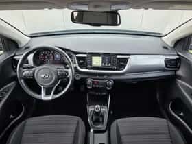 Kia Stonic (2019) thumbnail 9
