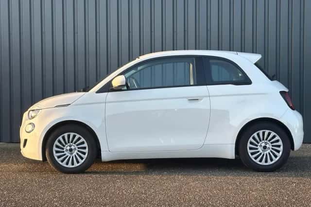 Fiat 500 (2023) thumbnail 4