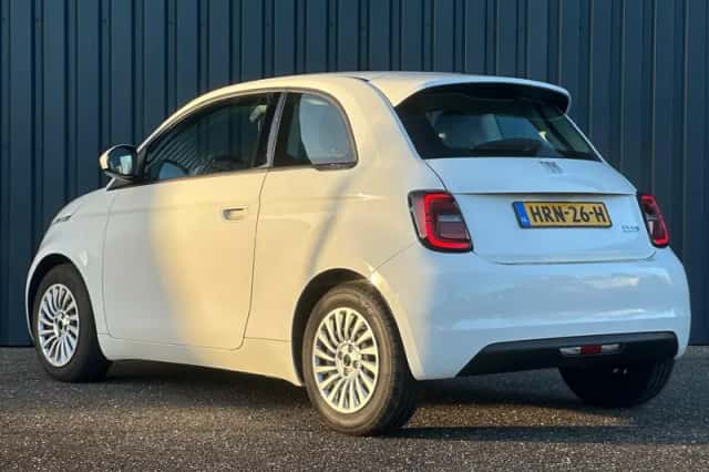 Fiat 500 (2023) thumbnail 5