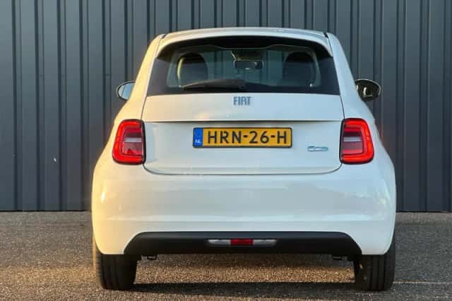 Fiat 500 (2023) thumbnail 6