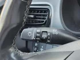 Kia Stonic (2019) thumbnail 15