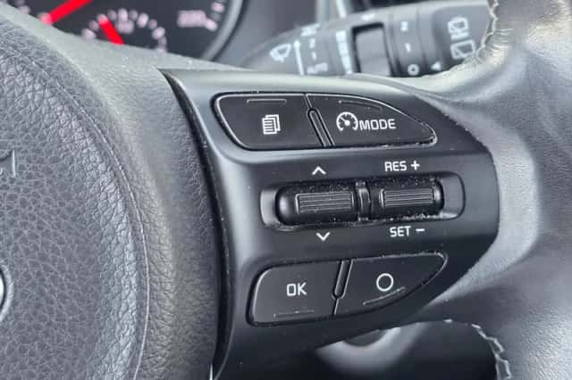 Kia Stonic (2019) thumbnail 16
