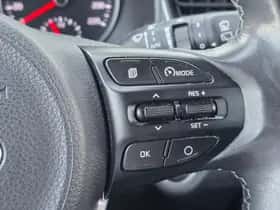 Kia Stonic (2019) thumbnail 16