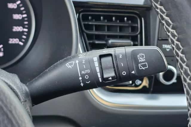 Kia Stonic (2019) thumbnail 17