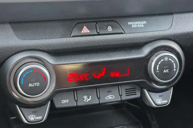 Kia Stonic (2019) thumbnail 21