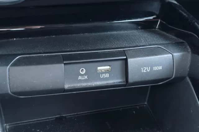 Kia Stonic (2019) thumbnail 22