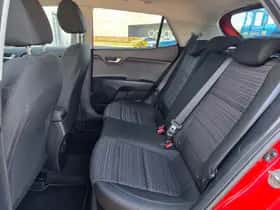 Kia Stonic (2019) thumbnail 23