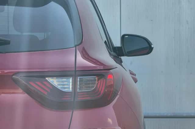 Kia Stonic (2019) thumbnail 31