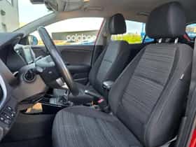 Kia Stonic (2019) thumbnail 7
