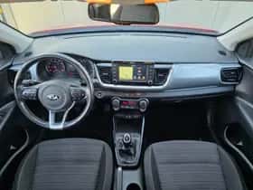 Kia Stonic (2019) thumbnail 9