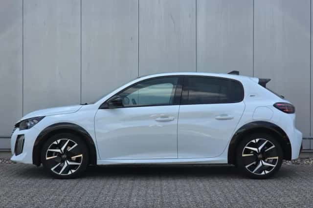 Peugeot 208 (2024) thumbnail 3